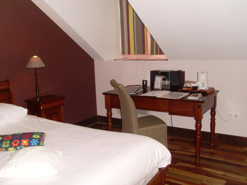 Auberge Du Manet Montigny-le-Bretonneux Eksteriør billede